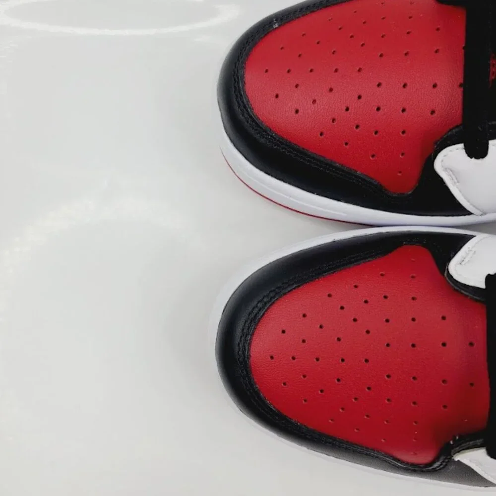 Jordan Men's Varsity Red Black White Nu Retro 1 Chicago Athletic Sneaker Size 10